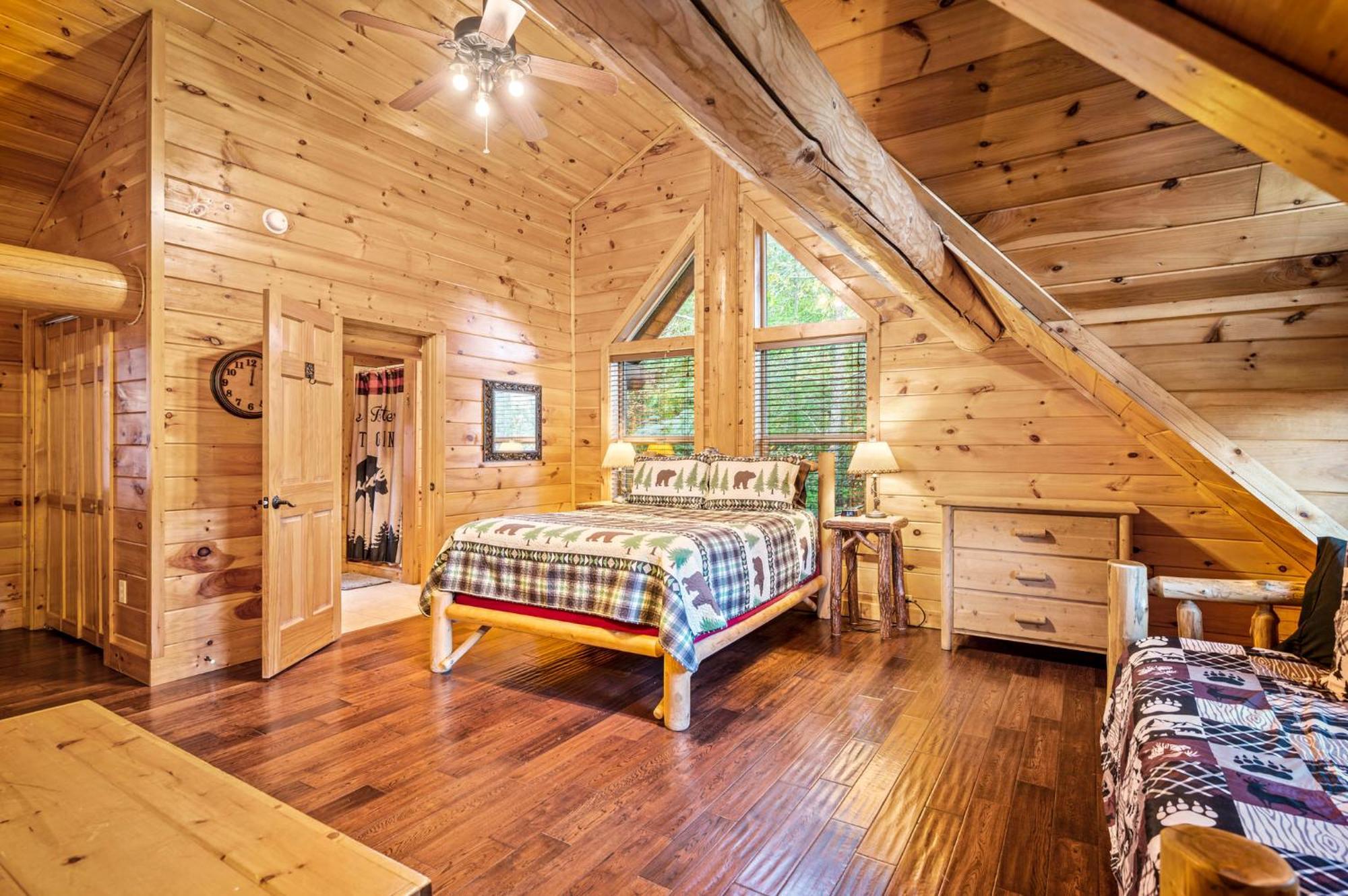 Relaxation Retreat - Pickleball Cabin - Wi-Fi, Fire Pit With Bar, Ev, Game Room, Hot Tub, Pool Access - Mins To Pf Sevierville Exterior foto