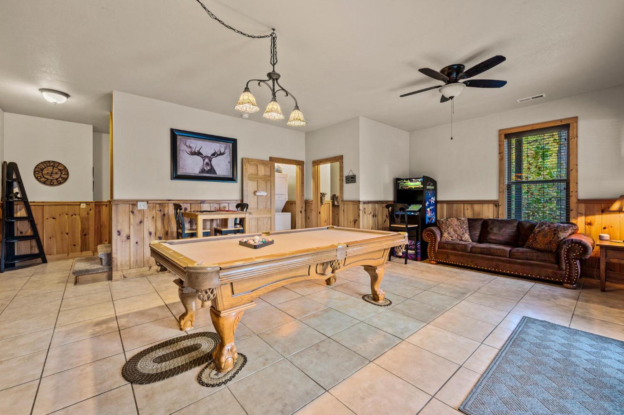 Relaxation Retreat - Pickleball Cabin - Wi-Fi, Fire Pit With Bar, Ev, Game Room, Hot Tub, Pool Access - Mins To Pf Sevierville Exterior foto