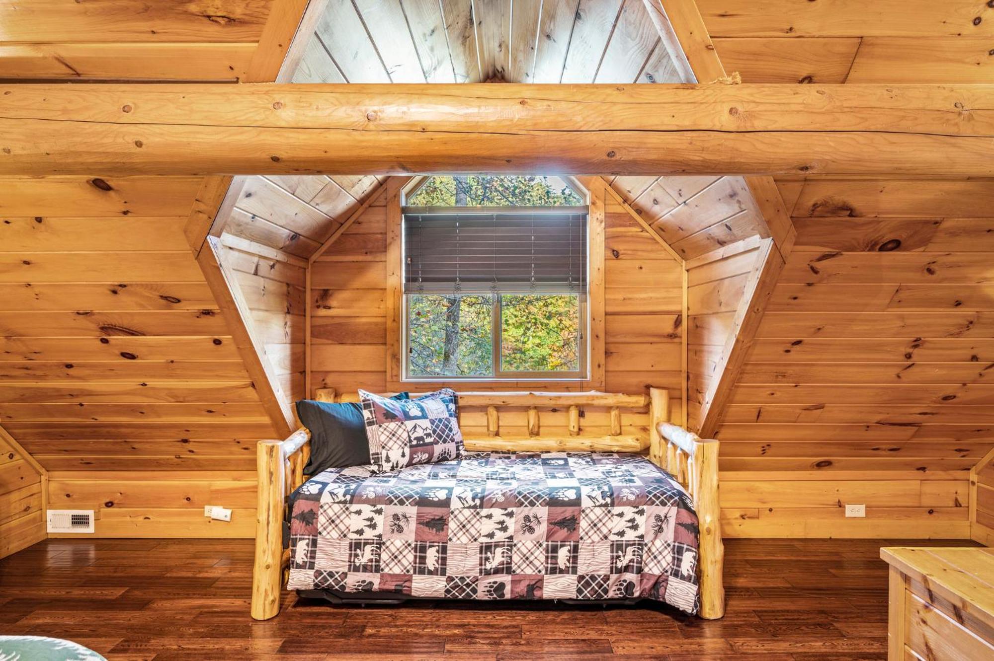 Relaxation Retreat - Pickleball Cabin - Wi-Fi, Fire Pit With Bar, Ev, Game Room, Hot Tub, Pool Access - Mins To Pf Sevierville Exterior foto