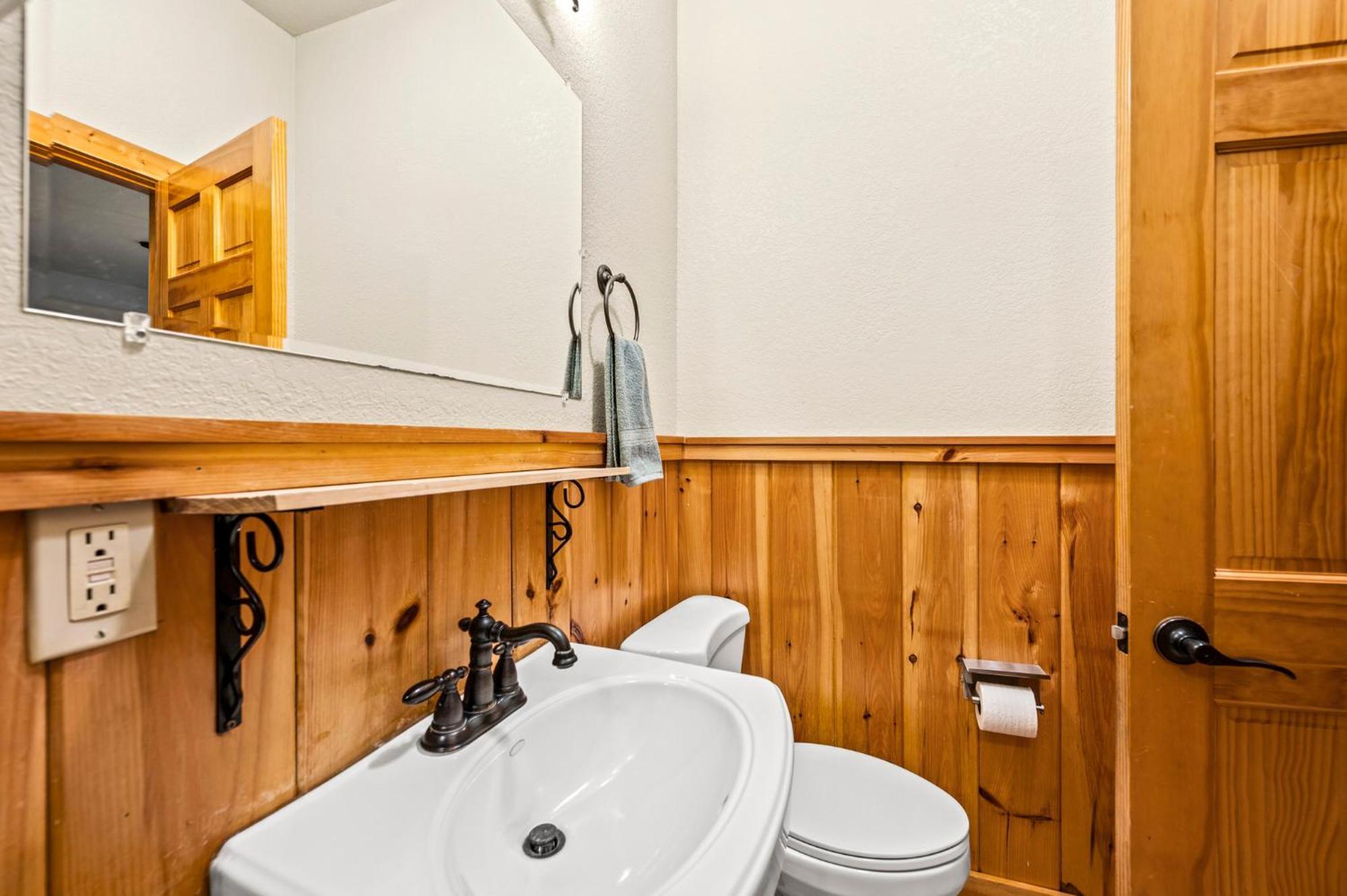 Relaxation Retreat - Pickleball Cabin - Wi-Fi, Fire Pit With Bar, Ev, Game Room, Hot Tub, Pool Access - Mins To Pf Sevierville Exterior foto