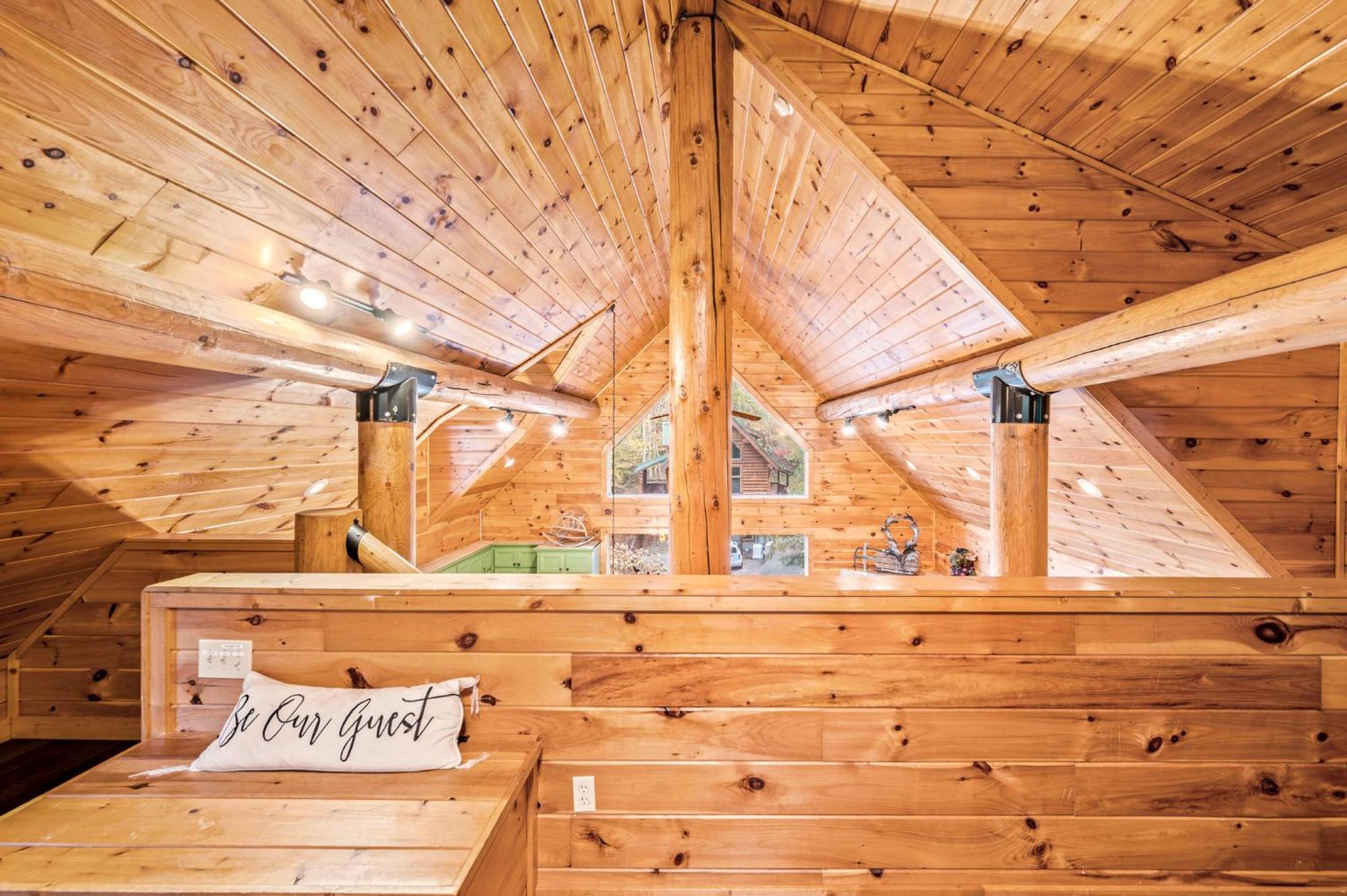 Relaxation Retreat - Pickleball Cabin - Wi-Fi, Fire Pit With Bar, Ev, Game Room, Hot Tub, Pool Access - Mins To Pf Sevierville Exterior foto