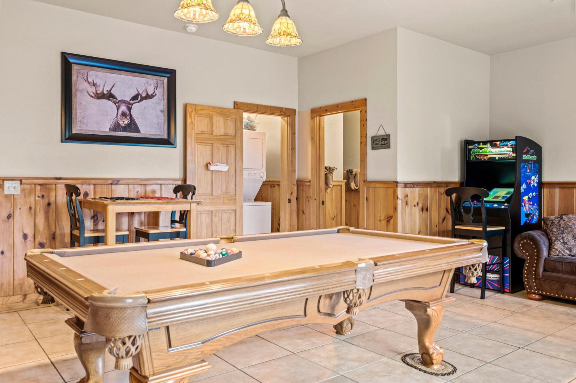 Relaxation Retreat - Pickleball Cabin - Wi-Fi, Fire Pit With Bar, Ev, Game Room, Hot Tub, Pool Access - Mins To Pf Sevierville Exterior foto